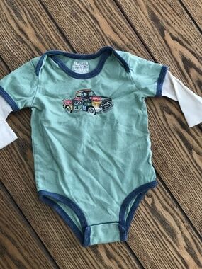Vintage Levi's Baby Bodysuit 9M Sage Green Graphic Truck License Plates 100% Cot